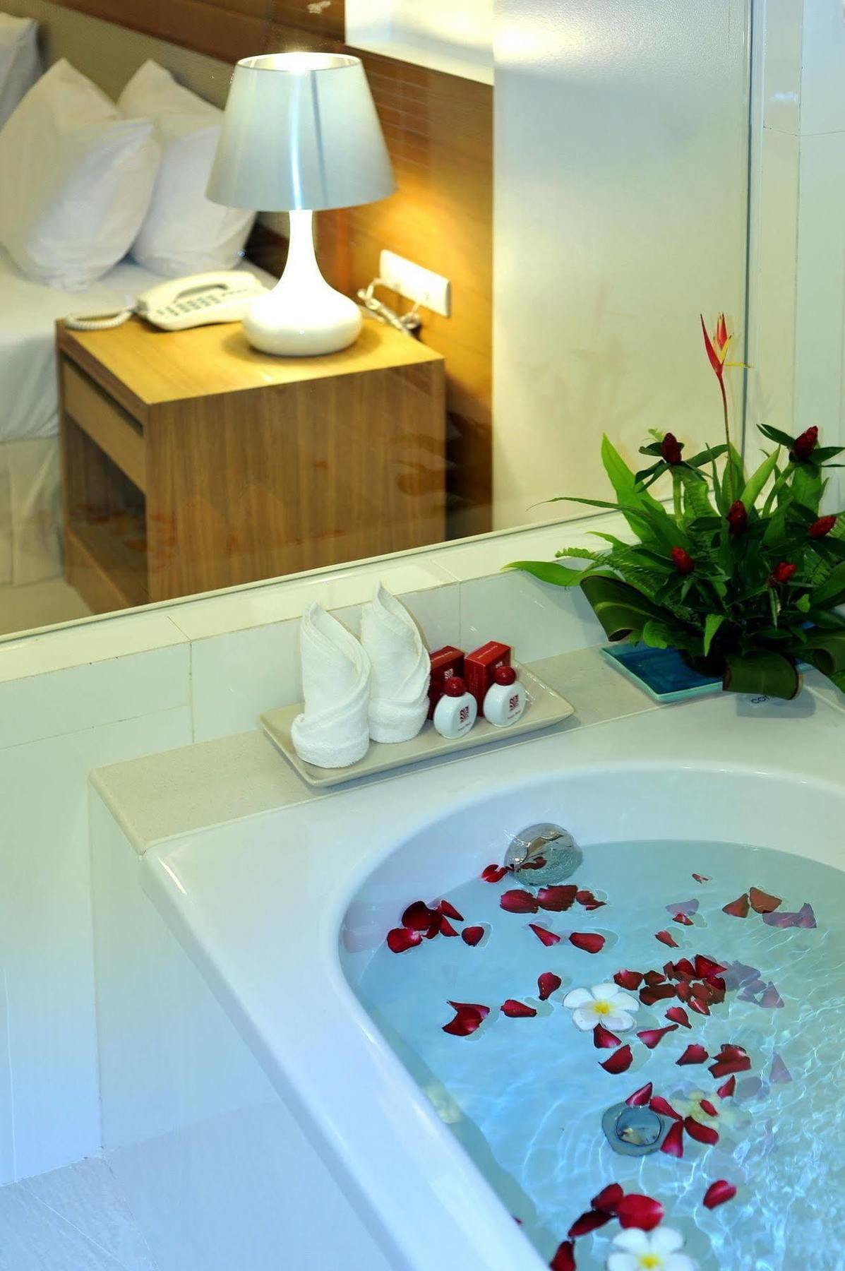 Chalong Princess Pool Villa Resort Sha Extra Plus Exterior foto